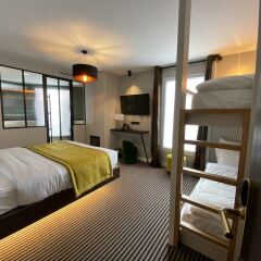 Hotel Bridget Париж сейф в номере