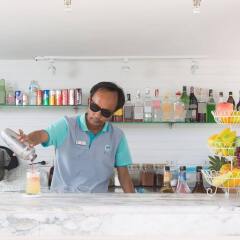 Отель The Bloc Hotel Таиланд, Пхукет - 1 отзыв об отеле, цены и фото номеров - забронировать отель The Bloc Hotel онлайн гостиничный бар