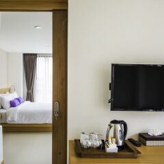 Отель The Lunar Patong удобства в номере