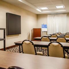 Отель Comfort Suites Saraland