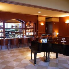 Отель Leopalace Resort Guam гостиничный бар