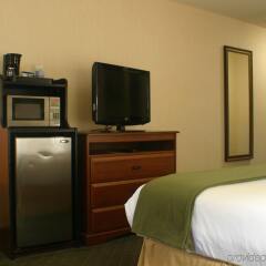 Отель Holiday Inn Express Ex I-71 / OH State Fair / Expo Center удобства в номере фото 2