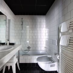 Отель Zoom Hotel Бельгия, Брюссель - 1 отзыв об отеле, цены и фото номеров - забронировать отель Zoom Hotel онлайн ванная