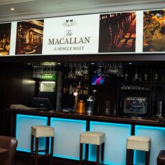 Гостиница Ost West Club гостиничный бар