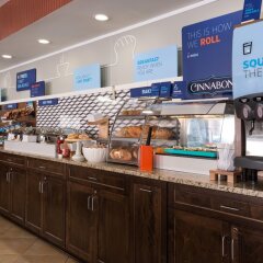 Отель Holiday Inn Express Newington питание фото 3