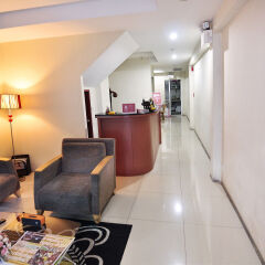 Отель ZEN Rooms Surawong интерьер отеля