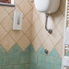 Отель Albergo Pace Италия, Помпеи - отзывы, цены и фото номеров - забронировать отель Albergo Pace онлайн ванная фото 2