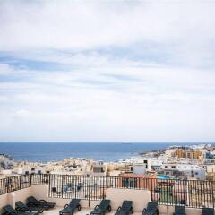 Отель Damiani Apartments Мальта, Буджибба - отзывы, цены и фото номеров - забронировать отель Damiani Apartments онлайн пляж