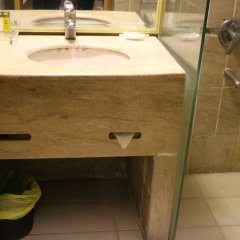 Hotel Royal in Lahore, Pakistan from 65$, photos, reviews - zenhotels.com bathroom photo 2