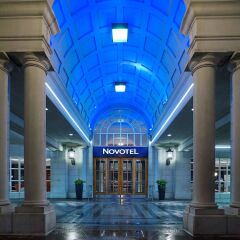 Отель The Novotel Toronto Centre Канада, Торонто - отзывы, цены и фото номеров - забронировать отель The Novotel Toronto Centre онлайн бассейн фото 3