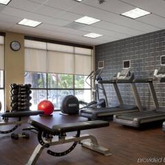 Отель Beverly Hills Marriott фитнесс-зал