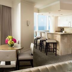 Отель Fontainebleau Miami Beach 4* Люкс с двуспальной кроватью фото 3