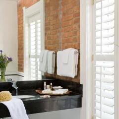 Отель Embassy Circle Guest House ванная