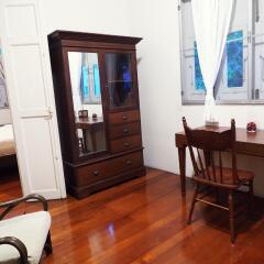 Отель 24 Samsen Heritage House Бангкок комната для гостей