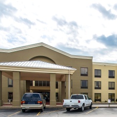 Отель Comfort Suites Effingham парковка