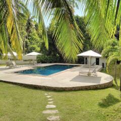 Отель Woodlawn Villas Resort бассейн