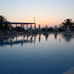 Queen's Bay Hotel бассейн фото 3