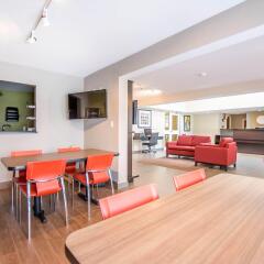 Отель Comfort Inn Kirkland Lake гостиничный бар