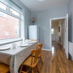 Отель Family Friendly and Spacious House in Fallowfield в номере фото 2