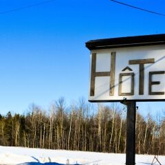 Отель Auberge du Village Shawville Motel спортивное сооружение