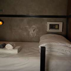 Am Bed Hostel - Adults Only сейф в номере