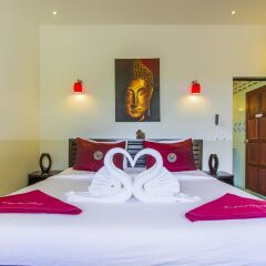 Отель Crystal Bay Beach Resort сейф в номере