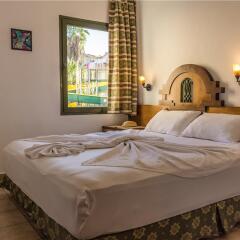 Отель Maxwell Holiday Club - Adults Only комната для гостей