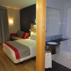 Отель Holiday Inn Express Malaga Airport сейф в номере