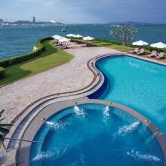 Отель Dusit Thani Pattaya бассейн