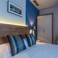 Urban Dream Granada Hotel сейф в номере