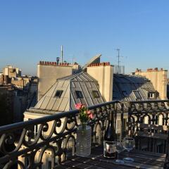 Отель Flat With Stunning Views in St Germain des Prés балкон