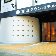 Toyama Town Hotel Тояма парковка