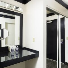 Отель OYO Hotel & Casino (formerly Hooters Casino Hotel) США, Лас-Вегас - отзывы, цены и фото номеров - забронировать отель OYO Hotel & Casino (formerly Hooters Casino Hotel) онлайн ванная