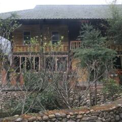 Tavan Riverside Homestay Hostel Шапа