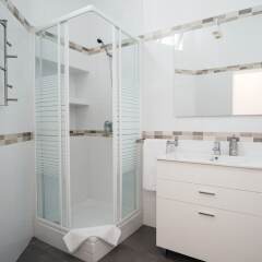Отель Iakai Homes Opera ванная