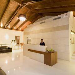 Отель Villa Di Mare Seaside Suites интерьер отеля