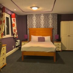 Trafford Hall Hotel сейф в номере