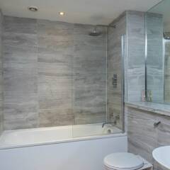 Отель Amazing Central 2 Bed Flat - Northern Quarter Великобритания, Манчестер - отзывы, цены и фото номеров - забронировать отель Amazing Central 2 Bed Flat - Northern Quarter онлайн ванная фото 2