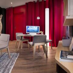 Max Hotel комната для гостей