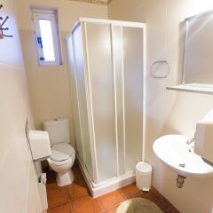 Отель Granny's Inn - Hostel Мальта, Слима - отзывы, цены и фото номеров - забронировать отель Granny's Inn - Hostel онлайн ванная фото 2