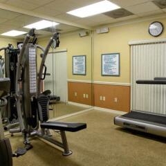 Отель Comfort Inn and Suites Resort Cocoa Beach США, Какао-Бич - отзывы, цены и фото номеров - забронировать отель Comfort Inn and Suites Resort Cocoa Beach онлайн фитнесс-зал фото 3