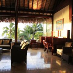 Отель Manava Beach Resort and Spa Moorea Французская Полинезия, Папеэте - отзывы, цены и фото номеров - забронировать отель Manava Beach Resort and Spa Moorea онлайн интерьер отеля