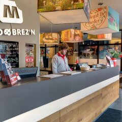 Отель MEININGER Hotel München City Center Германия, Мюнхен - 2 отзыва об отеле, цены и фото номеров - забронировать отель MEININGER Hotel München City Center онлайн интерьер отеля фото 2