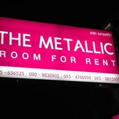 The Metallic Hostel парковка