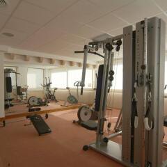 Pinos Playa Hotel фитнесс-зал
