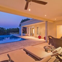 Отель Pattaya Sunset Villa 4 Bedroom Sleeps 8 бассейн