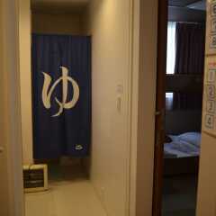 Отель Fukuoka Guest House Jikka Фукуока сейф в номере