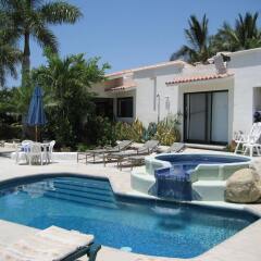 Отель Villa Sun Guadalupe бассейн