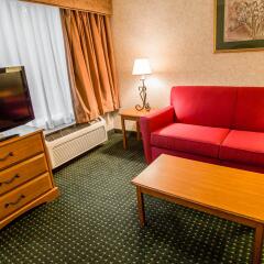 Отель Comfort Suites Wilmington комната для гостей фото 5