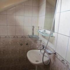 Отель Guest House Raffe Банско ванная